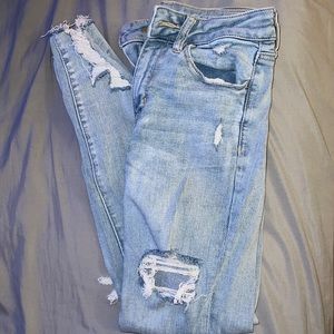 American Eagle light wash skinny jeans